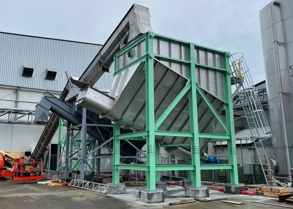 Hopper and screw conveyor system.